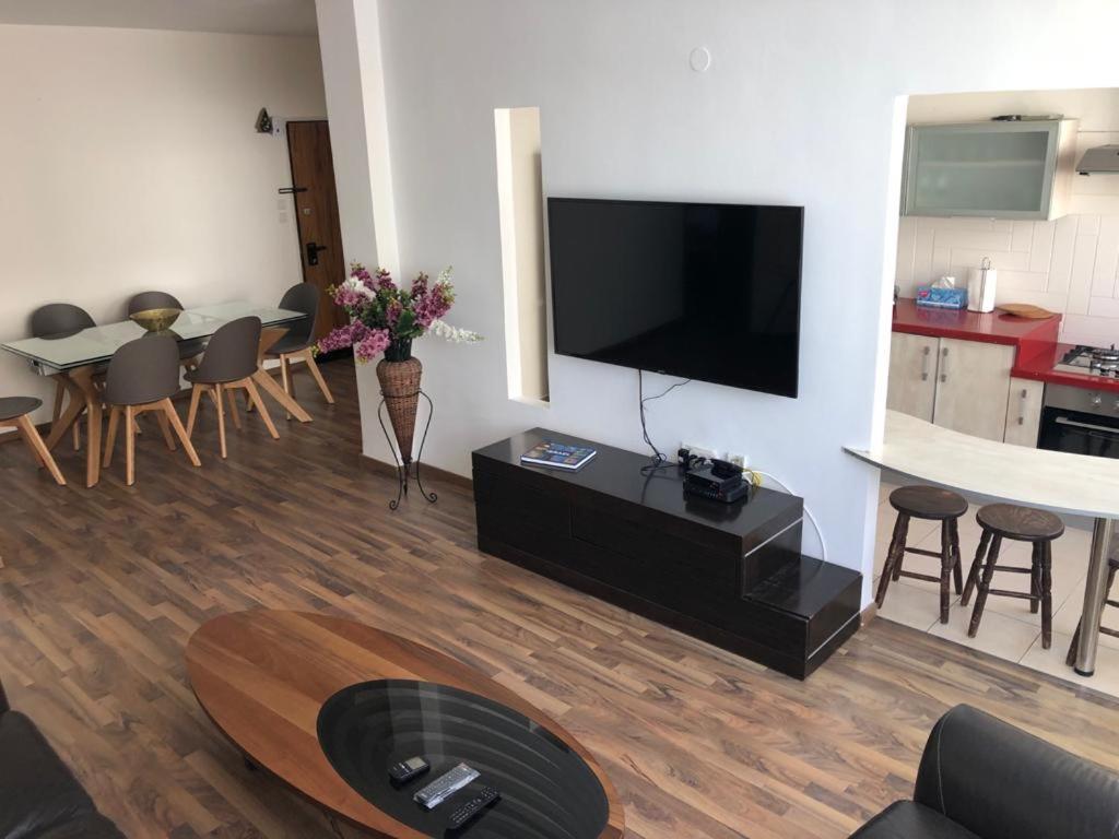 Sky Home Apartment Jabotinsky 8 Bat Yam Dış mekan fotoğraf