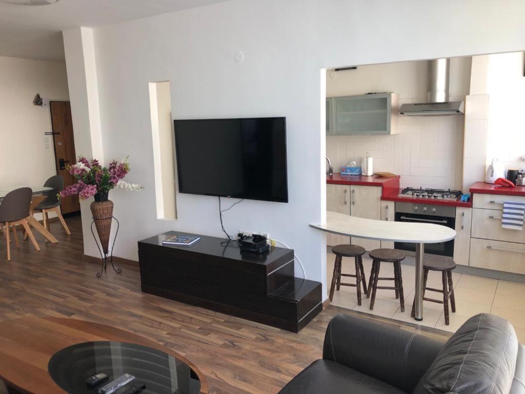 Sky Home Apartment Jabotinsky 8 Bat Yam Dış mekan fotoğraf